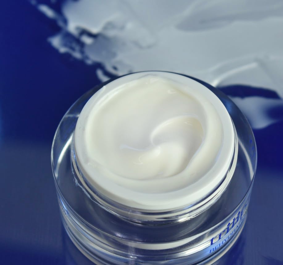 Trilipiderm Ingredient close-up highlights Meadowfoam and Abyssinian oils