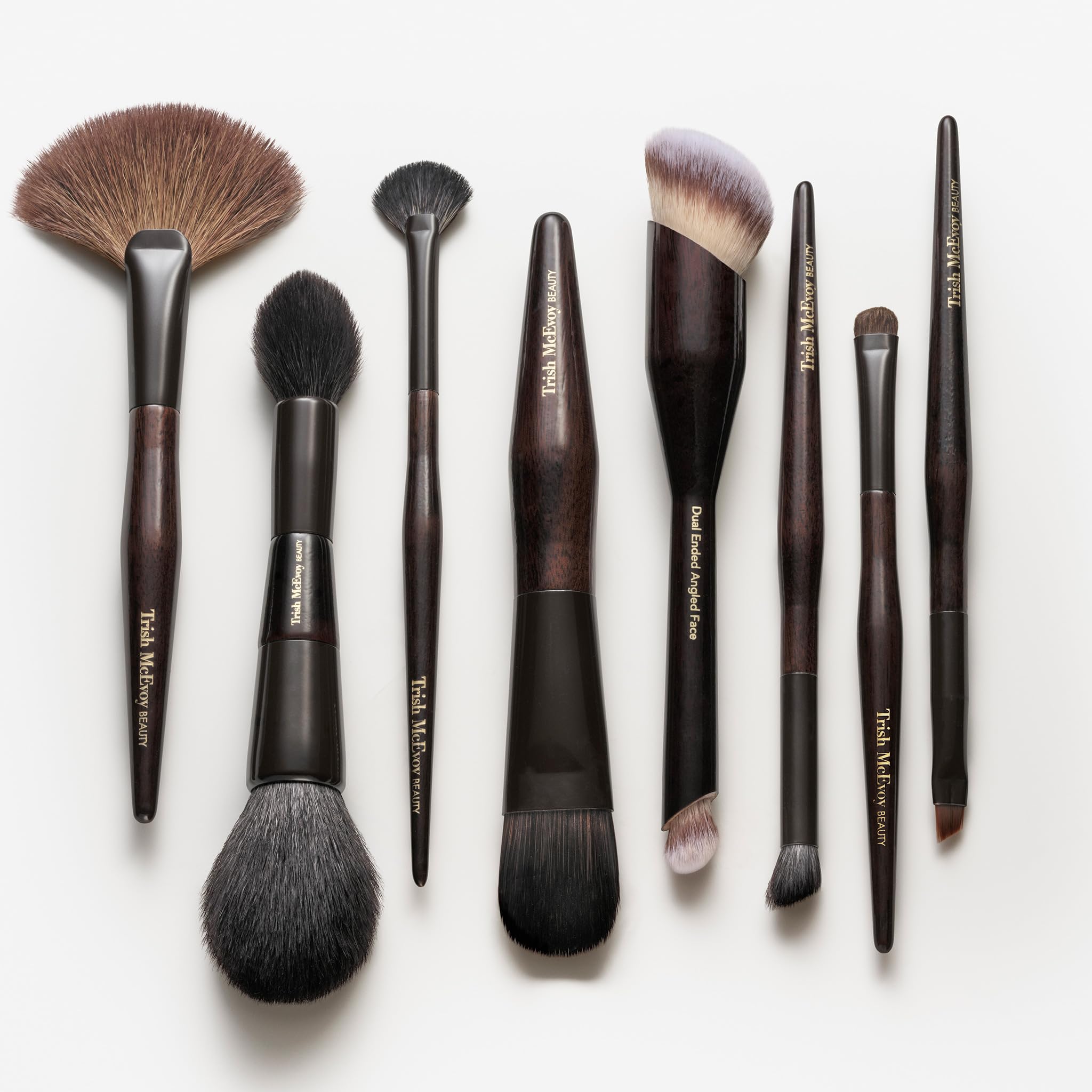 Trish McEvoy Brush 75 ergonomic handle design improves control