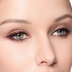 Trish McEvoy Gel Yeux Espresso: estompeur intégré pour un regard fumé.