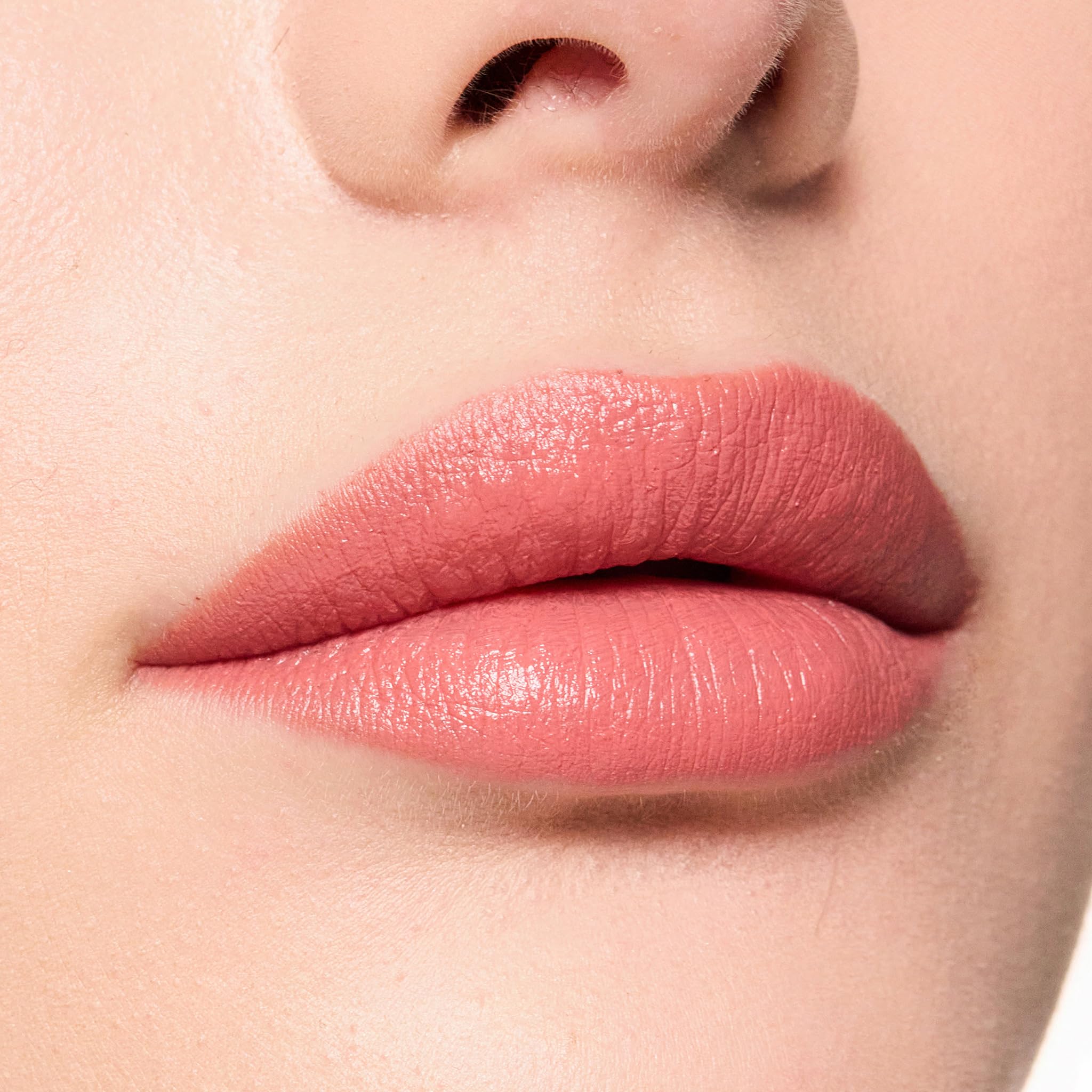 Trish McEvoy Easy Lip Color Gentle provides hydration with nourishing oils
