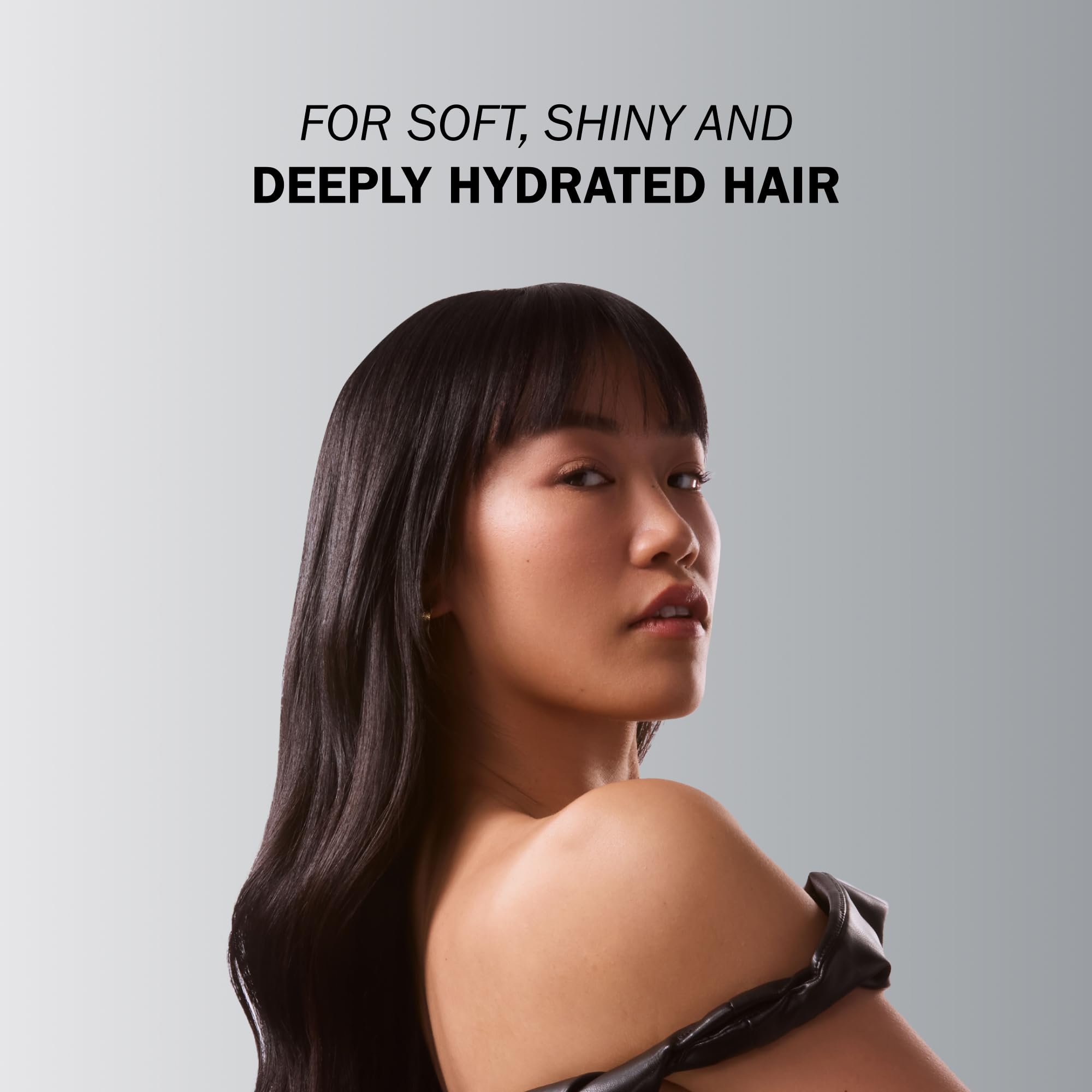 TRUSS Deluxe Prime + Mask dispensing action demonstrates easy application and quick absorption.