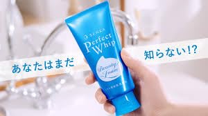 TSTADVANCE Senka Perfect Whip bottle shows non-greasy finish ideal for daily use.