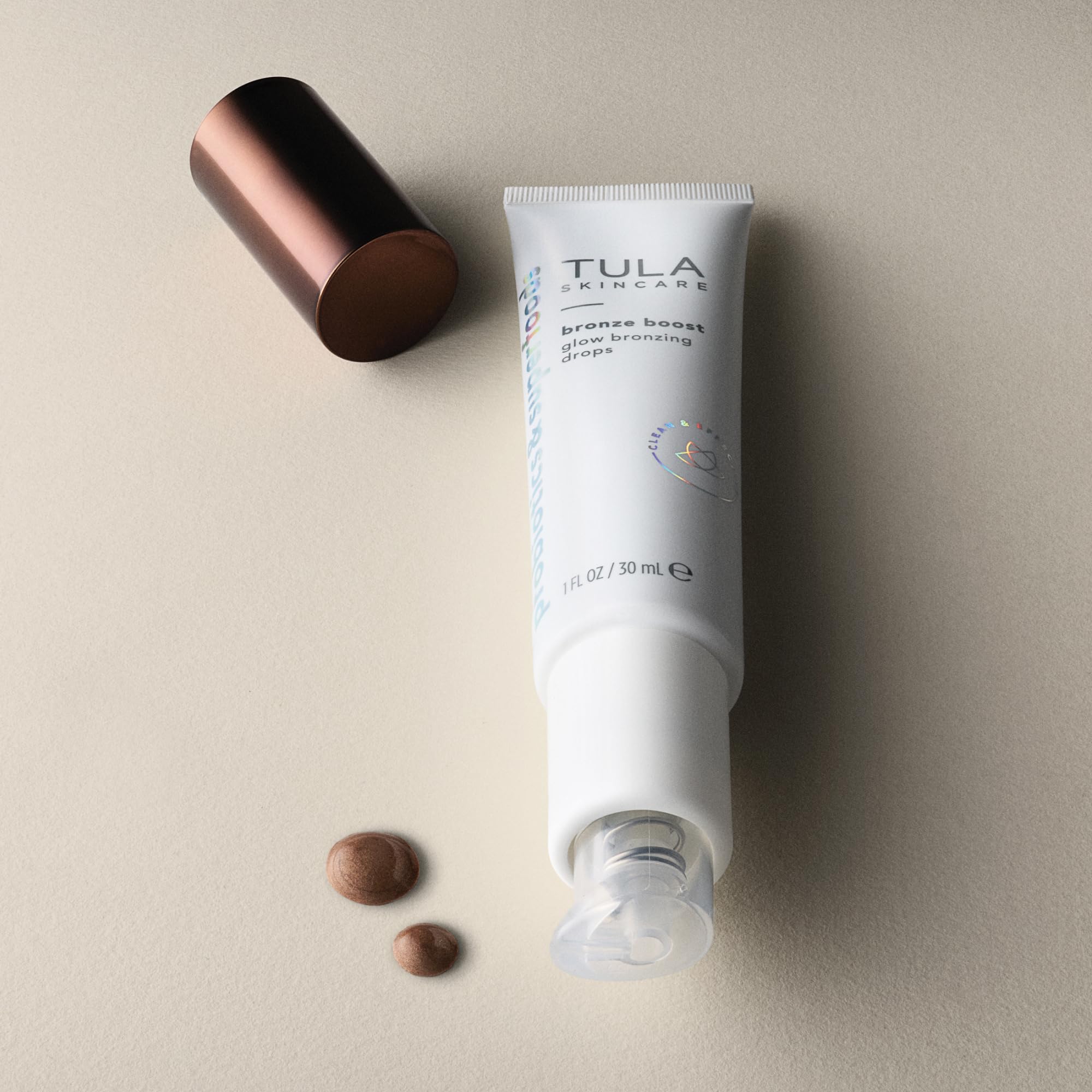 Lightweight texture spreads smoothly for glow without heaviness.