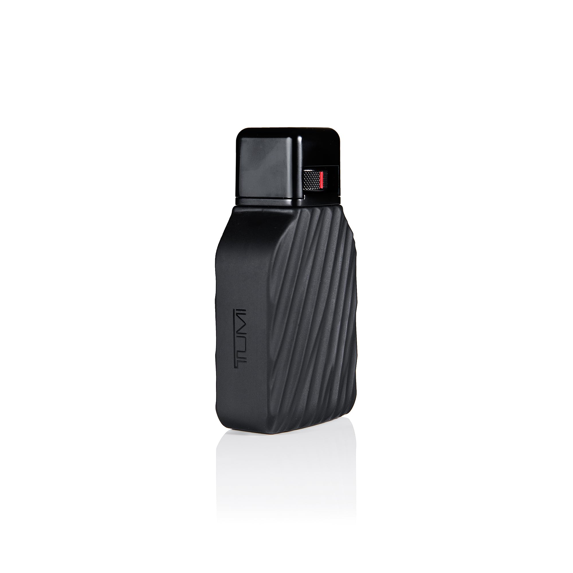 TUMI 19 Degree amber and leather notes offer a rich profile for evening occasions.