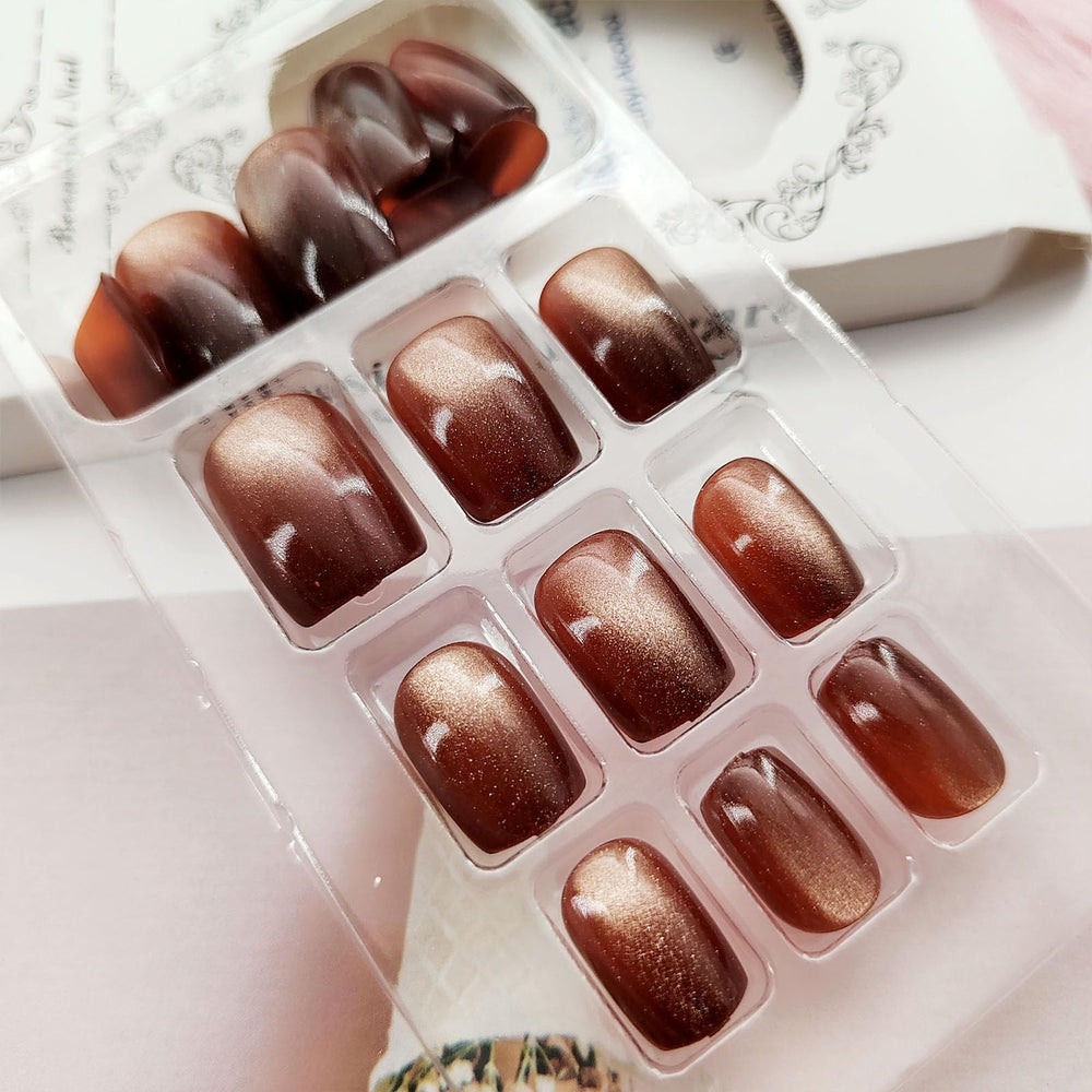 TUZANDW brown cat eye nails on hand displaying chic everyday style.