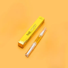 Twinkled T Nail Honey bottle cap close-up showing organic ingredients for nourishing nails.