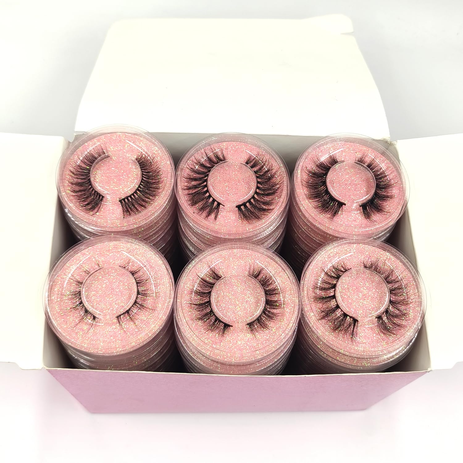 U-Hotmi Fales Eyelashes ideal for day-to-night transformations.