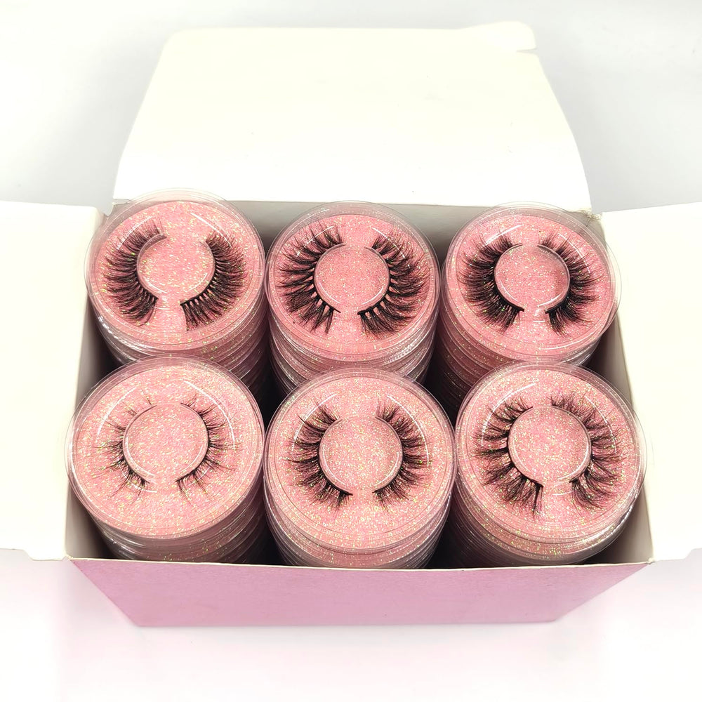 U-Hotmi Fales Eyelashes ideal for day-to-night transformations.