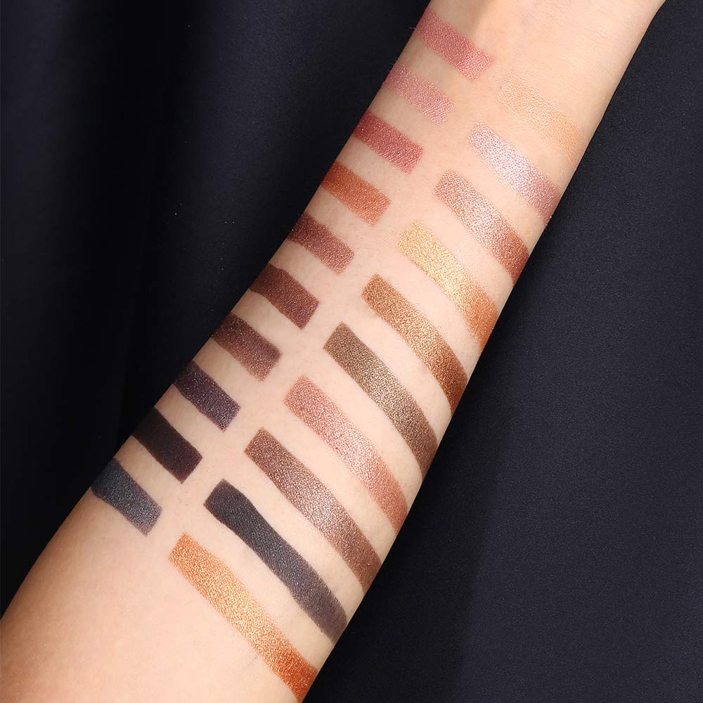 Golden, smoked look with shimmery tones for sun-kissed drama.