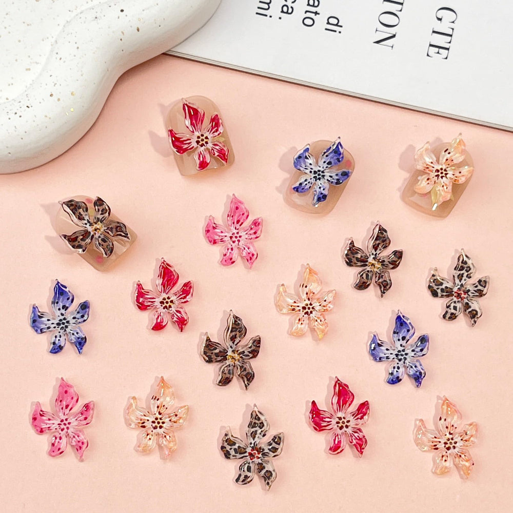 UEYRSEDB easy-application charm enables quick nail art for beginners and busy days.