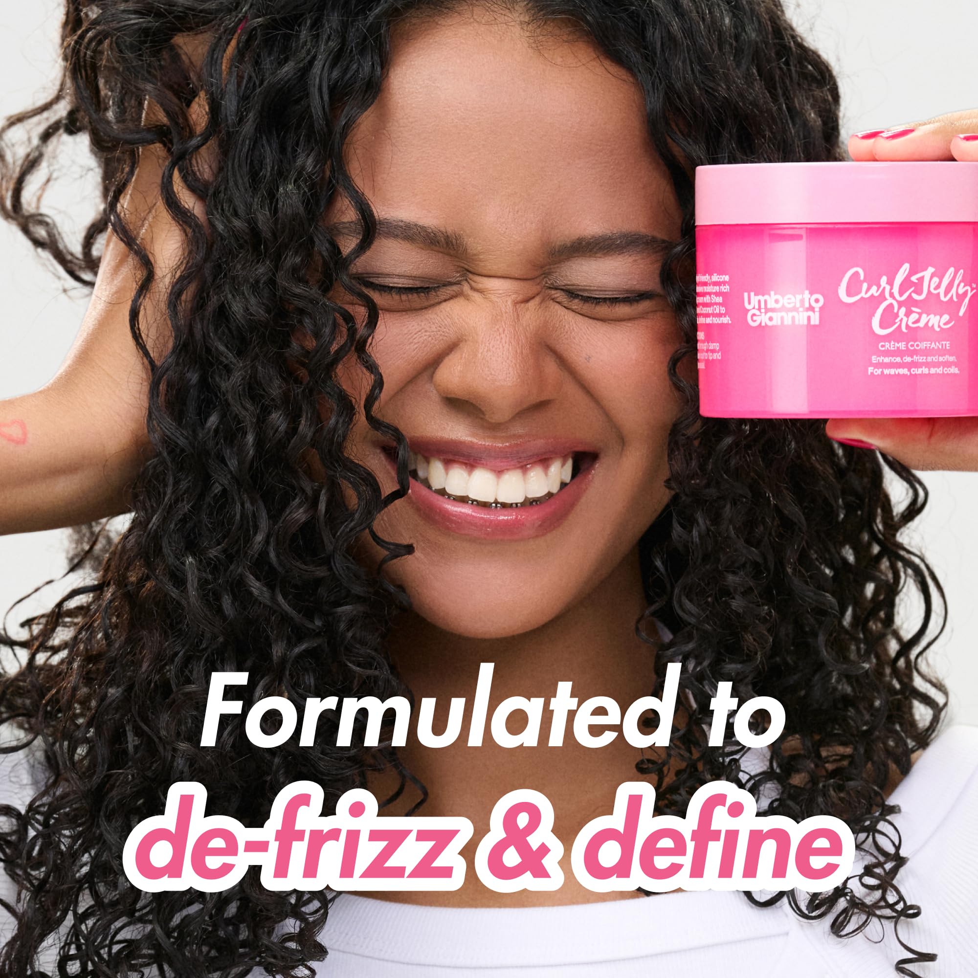 Curl Jelly Styling Crème texture swatch reveals creamy, hydrating consistency for curls.