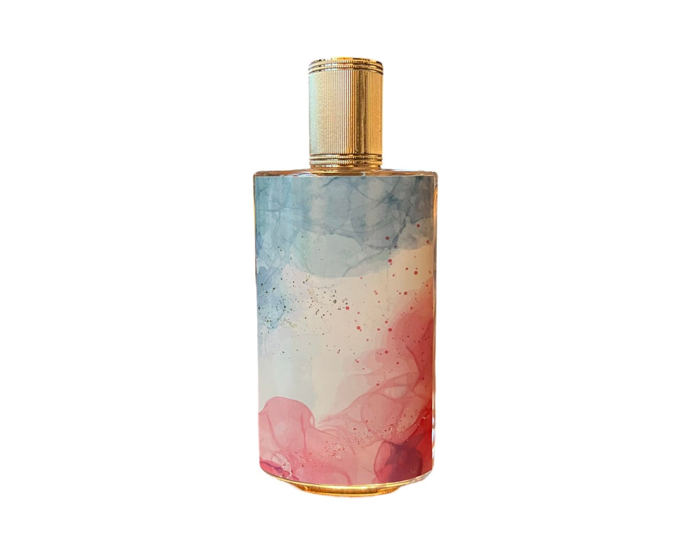 United Scents Amazing Things Pour Femme suede-pink-pepper notes add warm subtle spice.