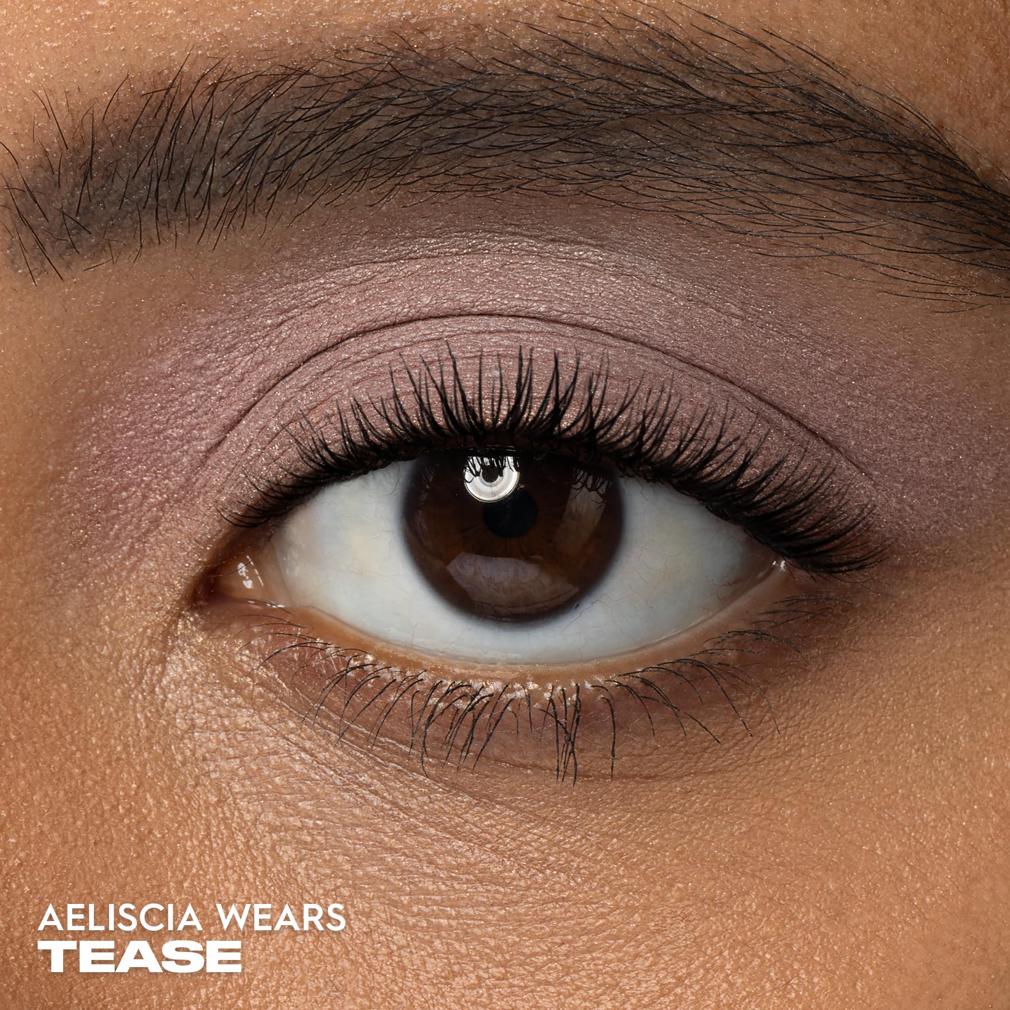 Urban Decay 24/7 Eyeshadow Tease close-up of rich pigment for long-wearing color