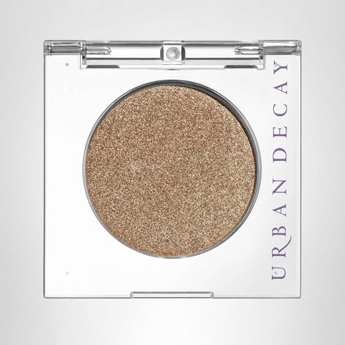 Urban Decay 24/7 crease-free formula provides controlled, crease-free color