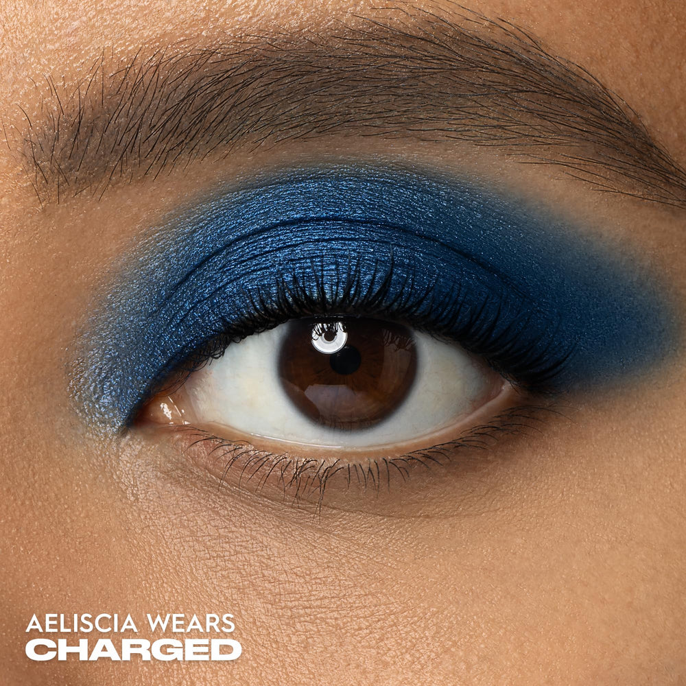 Urban Decay 24/7 Eyeshadow Single compact closeup shows velvety pigment