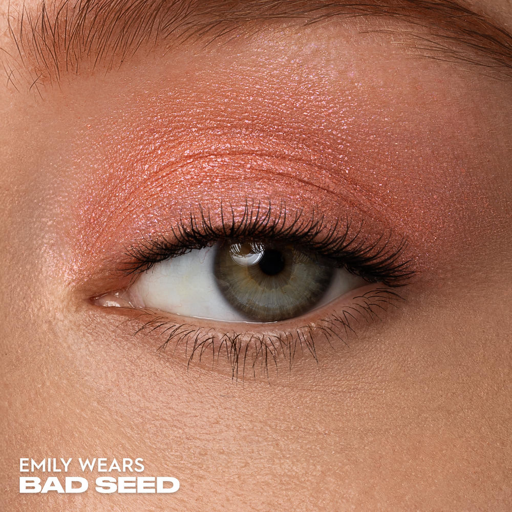URBAN DECAY 24/7 Eyeshadow single delivers crease-free color that lasts.