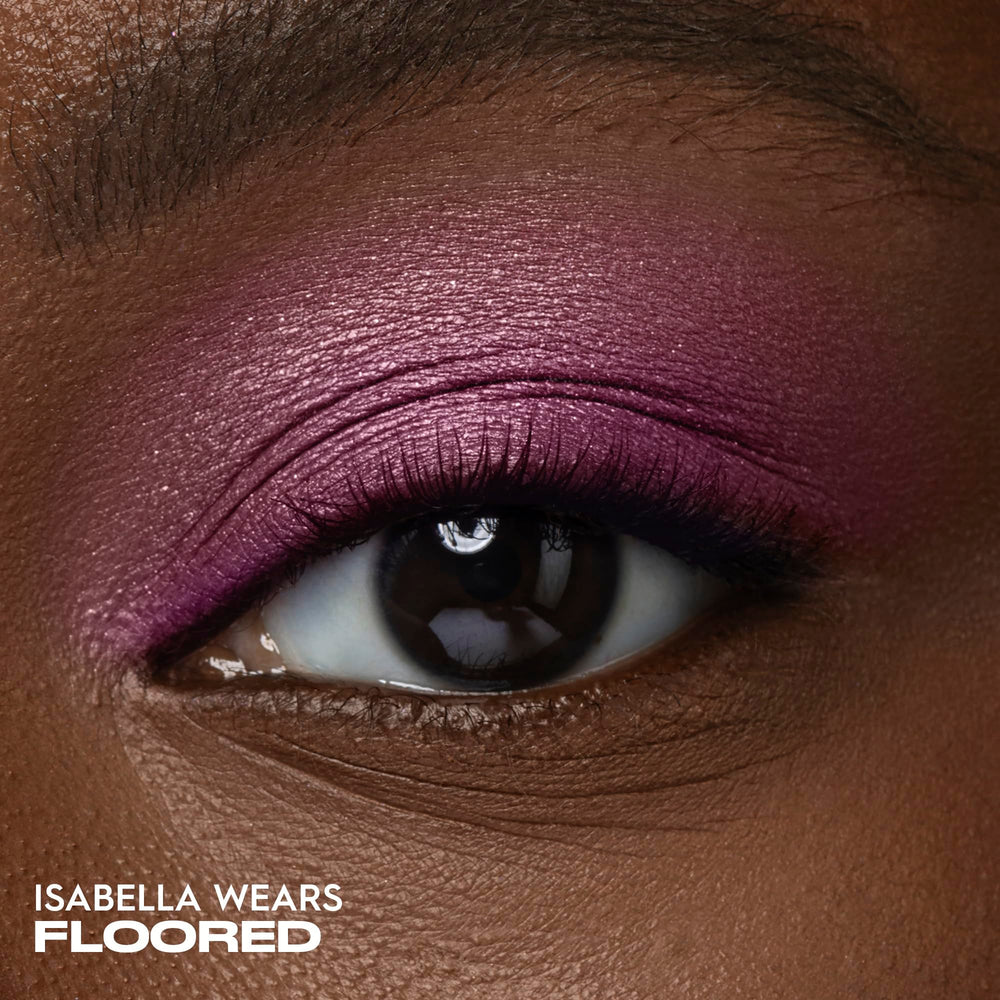 Urban Decay 24/7 Eyeshadow Single crease-free velvet formula enables seamless blending.
