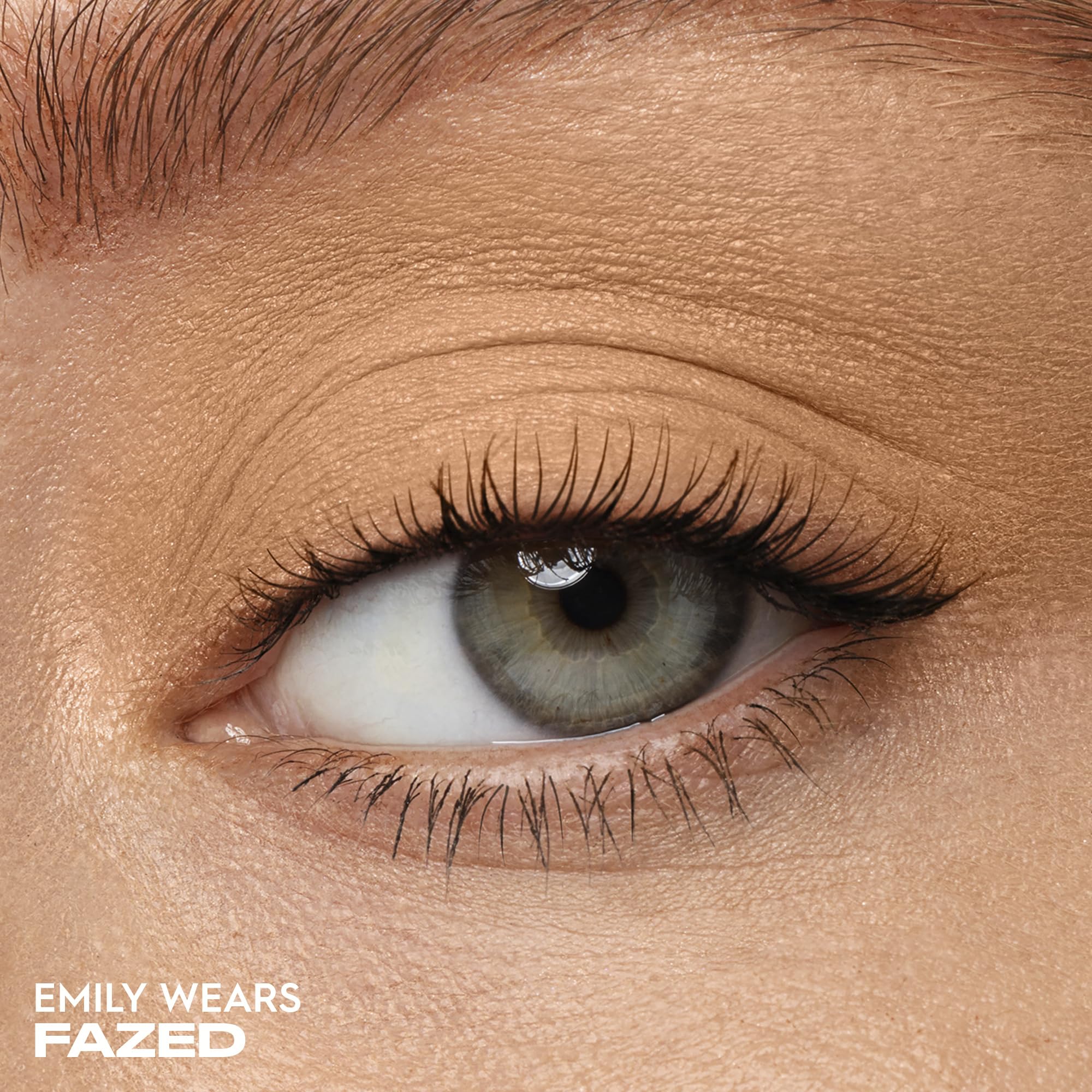 URBAN DECAY 24/7 Eyeshadow Single Fazed swatch showing high pigment payoff