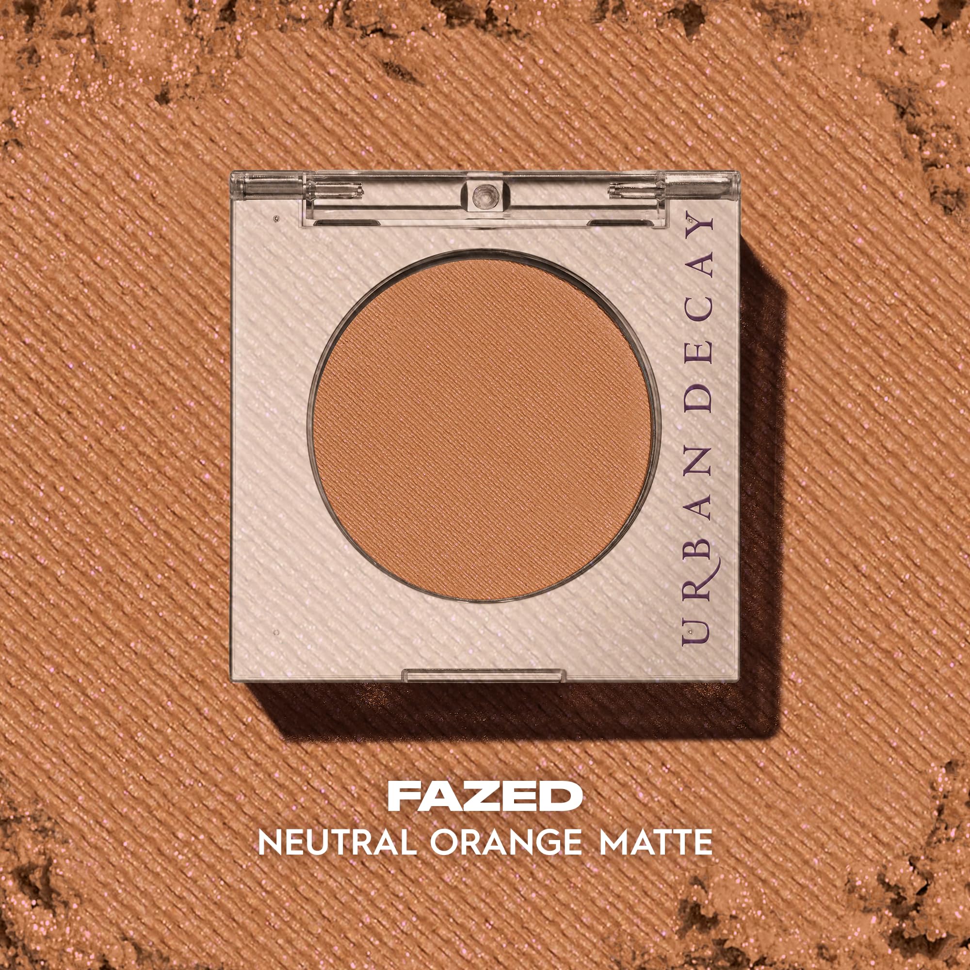 URBAN DECAY 24/7 Eyeshadow Single finger application for intense color