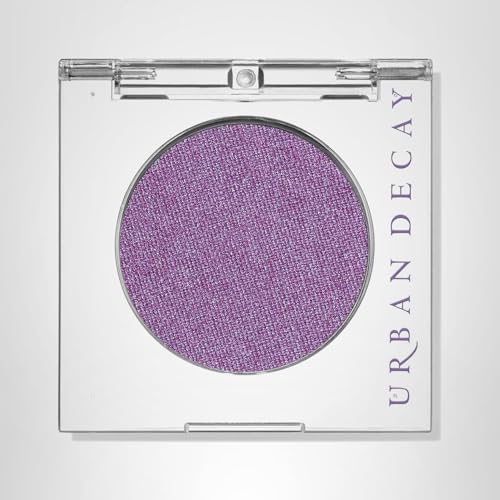 Urban Decay 24/7 Eyeshadow single finger application for payoff.