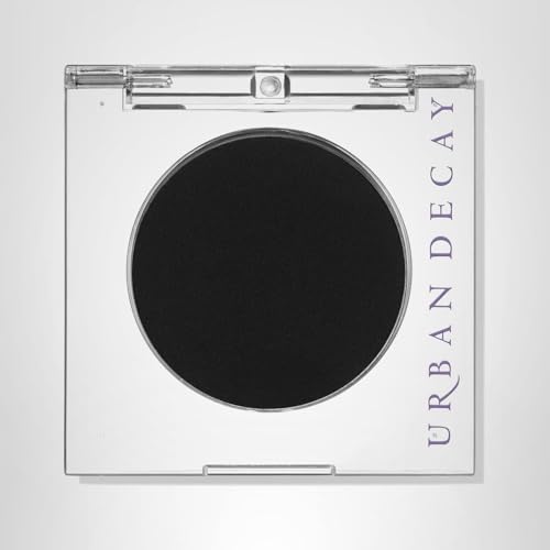 URBAN DECAY 24/7 Eyeshadow single with brush blending shows seamless transition