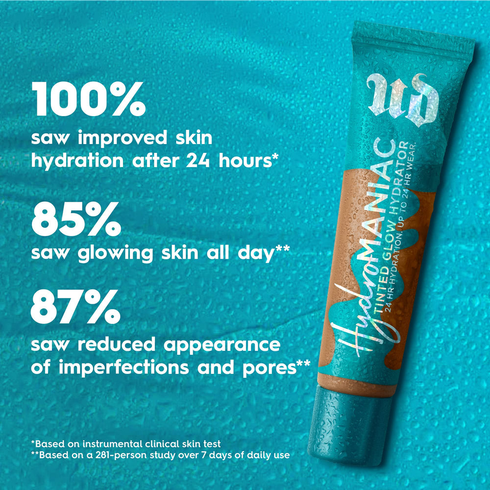 Urban Decay Hydromaniac application tip demonstrates easy blend with fingers.