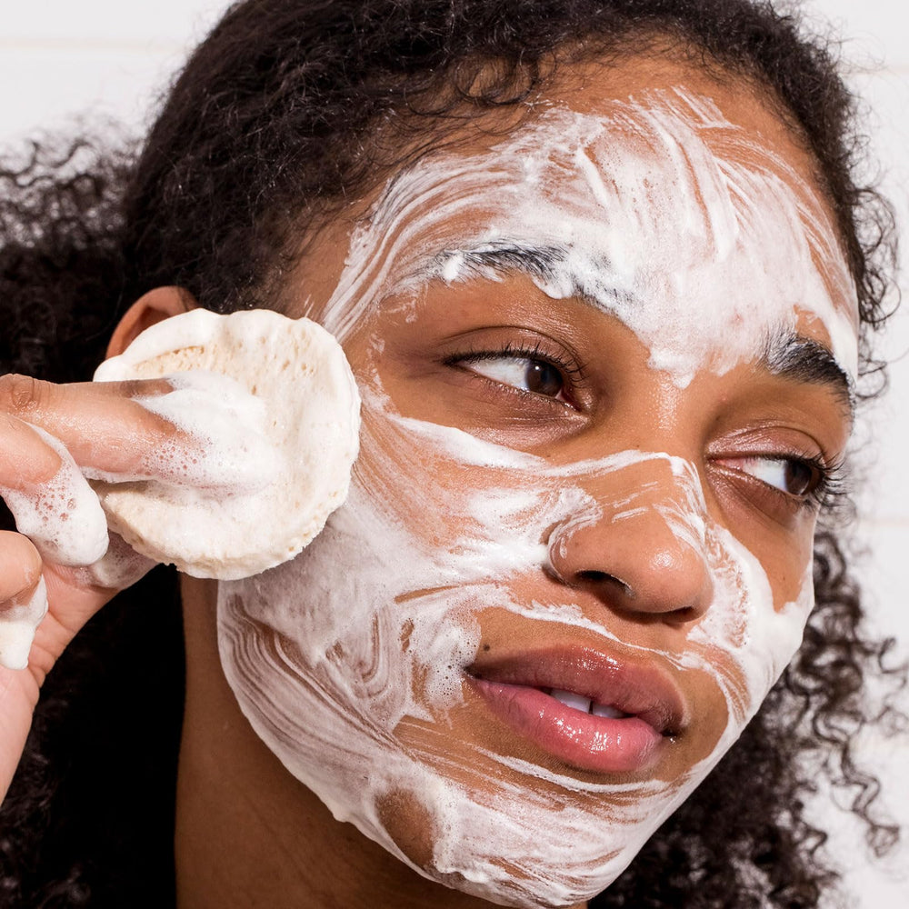 Urban Skin Rx Clear Skin 3-in-1 bar promotes oil balance with salicylic acid and sulfur action
