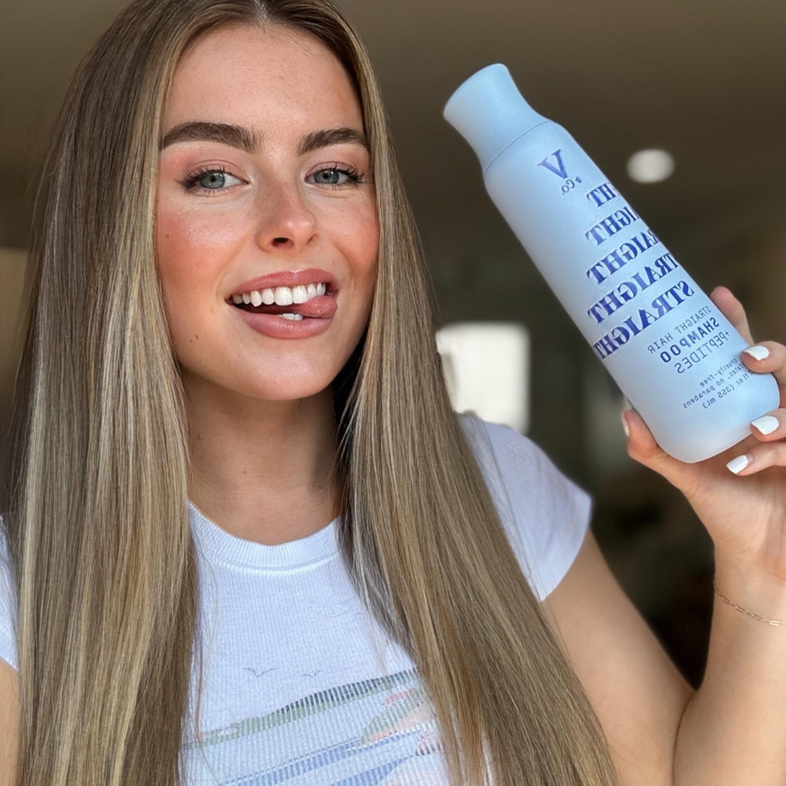 V&Co Straight Hair Conditioner light-weight texture for easy application.