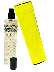 Valentino Donna Born In Roma Yellow Dream close-up, highlights citrus notes and delicate floral details.