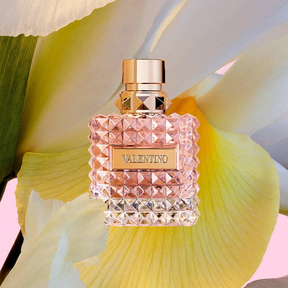 Valentino Donna EDP vanilla-patchouli base shot hints warmth and lasting presence