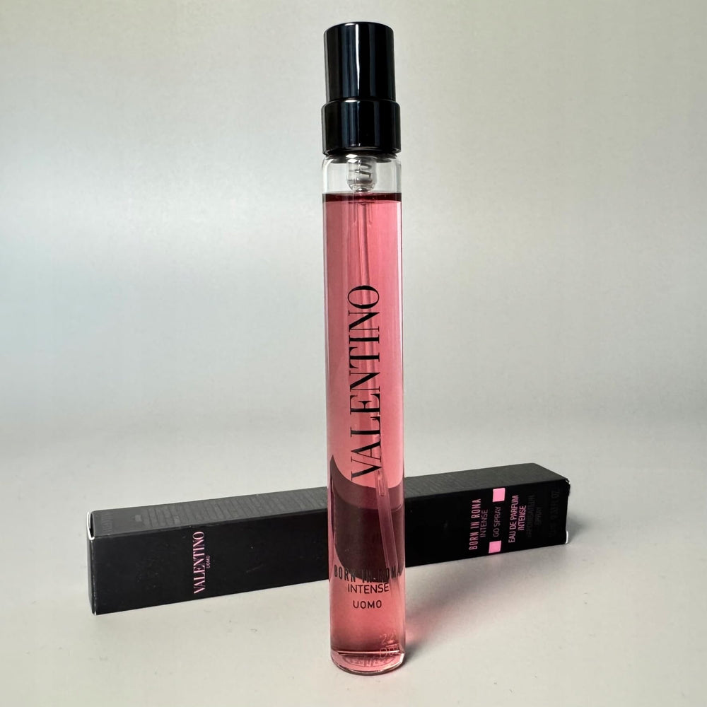 Valentino Uomo Born In Roma Intense spray, easy to apply for formal or casual occasions.