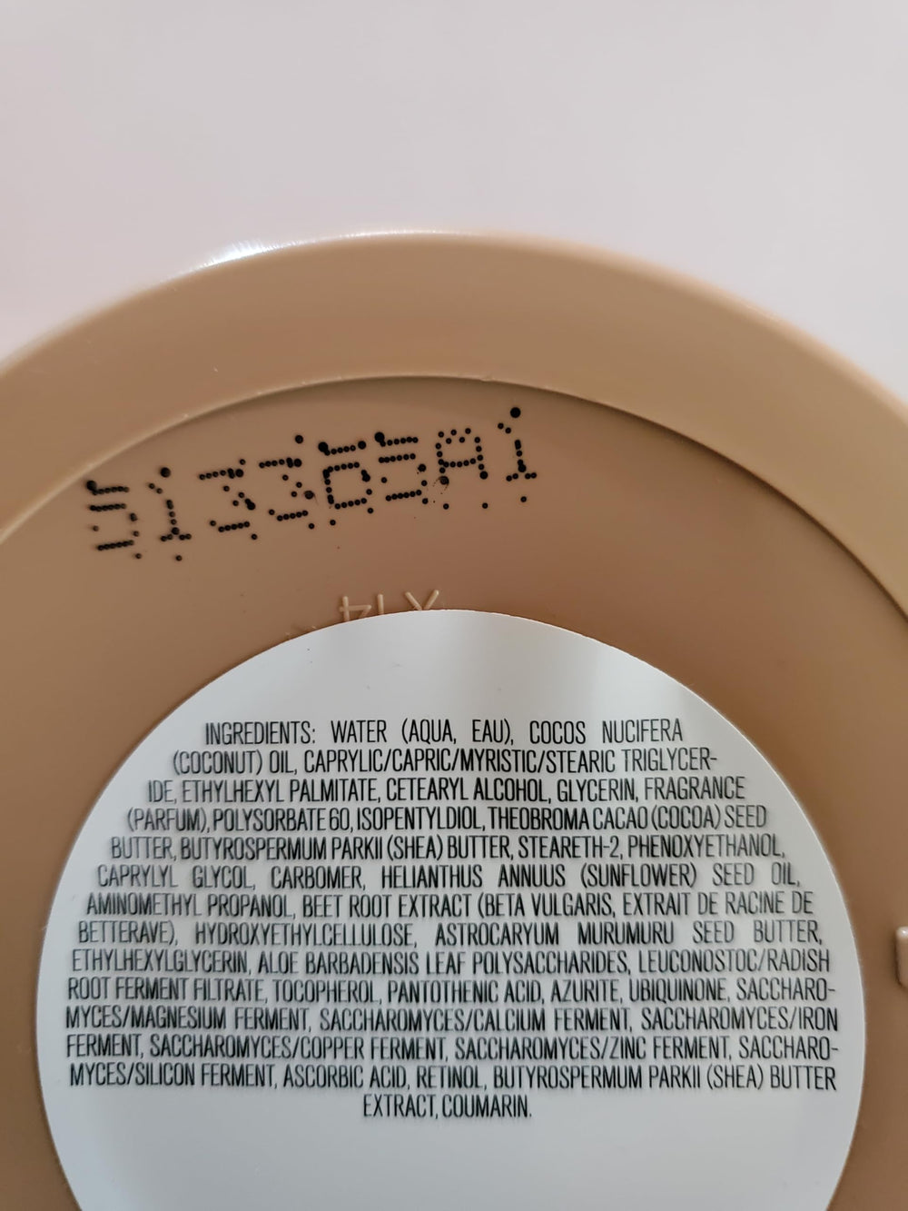 Bath & Body Works Vanilla Café application shows fast-absorbing hydration.