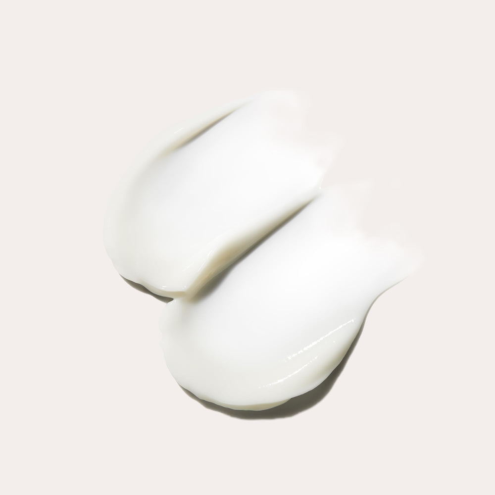 VASANTI Brighten Up New Skin Amplifying Moisturizer on skin during use provides hydration.