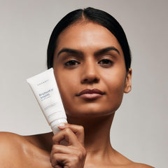 VASANTI Brighten Up New Skin Amplifying Moisturizer texture close-up invites smooth application.