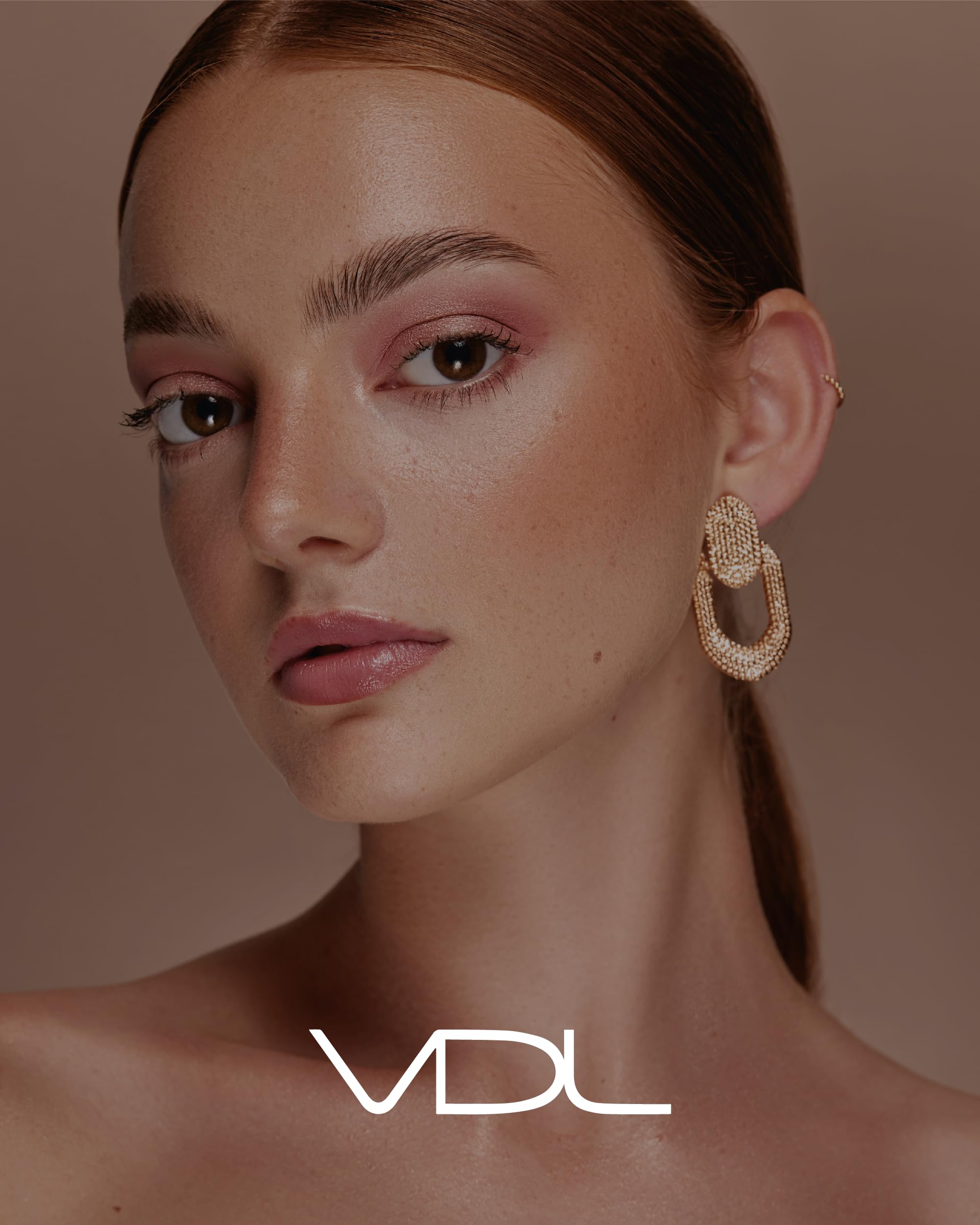 VDL Cheekstain Bouncing Peach natural glow for a youthful look.