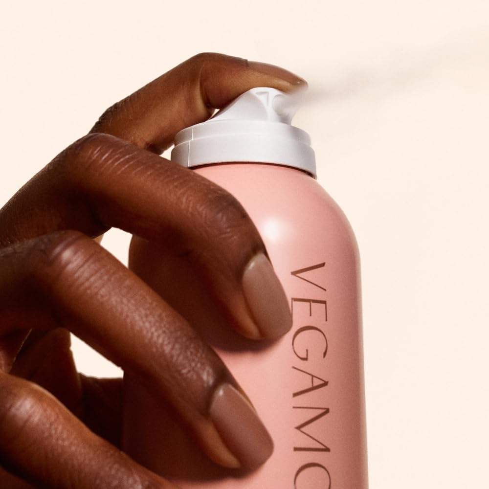 VEGAMOUR GRO Dry Shampoo texture and added volume on hair.