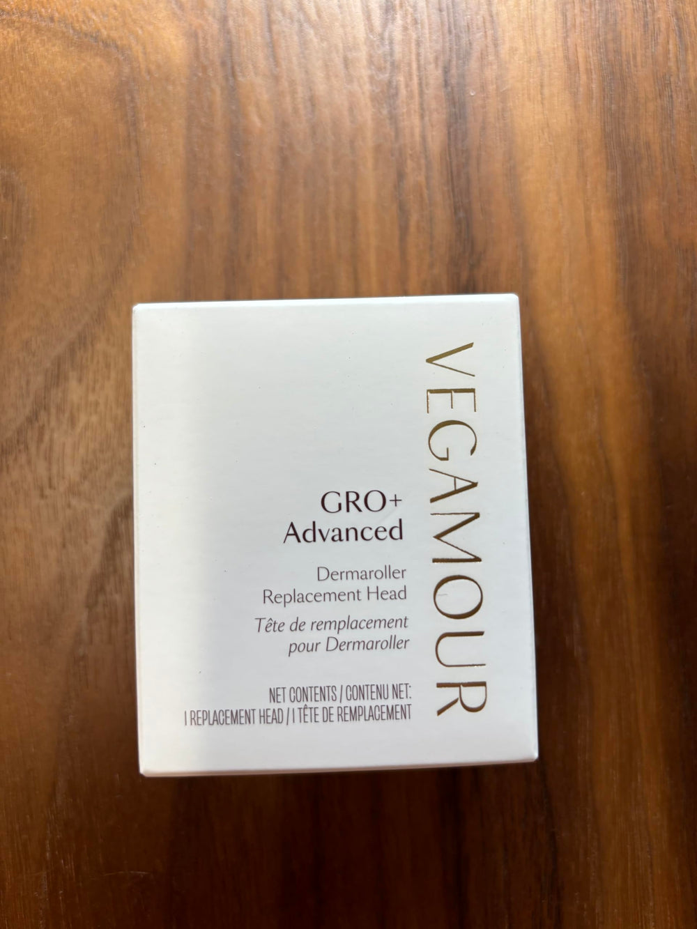 VEGAMOUR GRO+ replacement head packaging highlights hygienic replaceability.