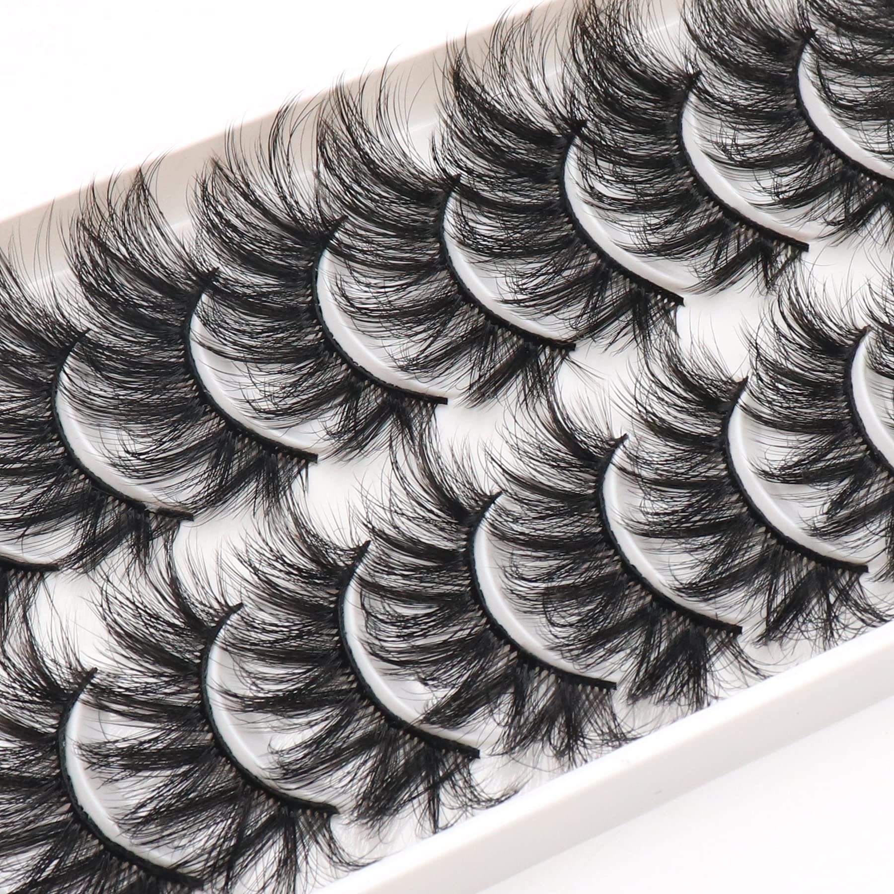 Veleasha soft band fake eyelashes provide comfortable wear and easy application.