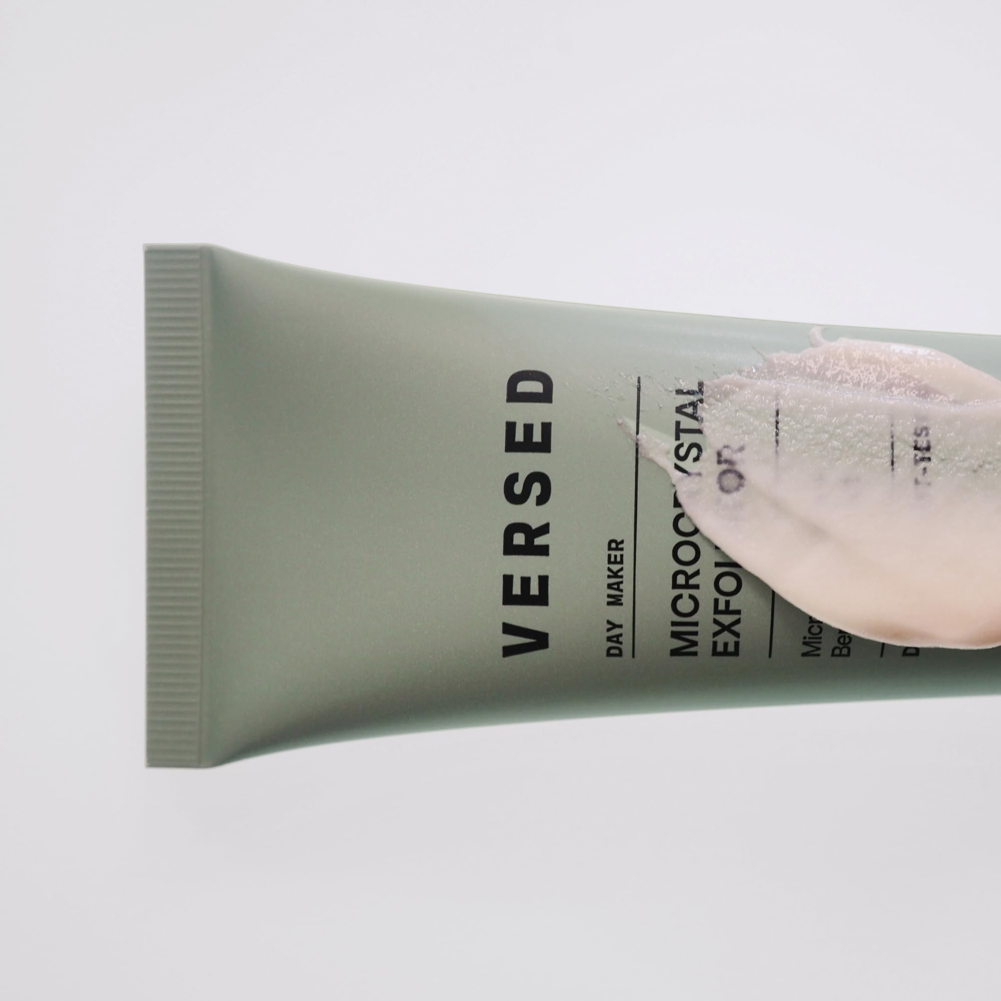 Versed Day Maker antioxidants blend close-up highlighting black currant and raspberry leaf.