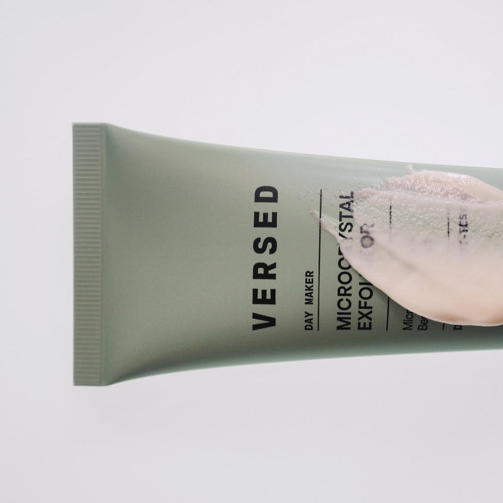 Versed Day Maker antioxidants blend close-up highlighting black currant and raspberry leaf.