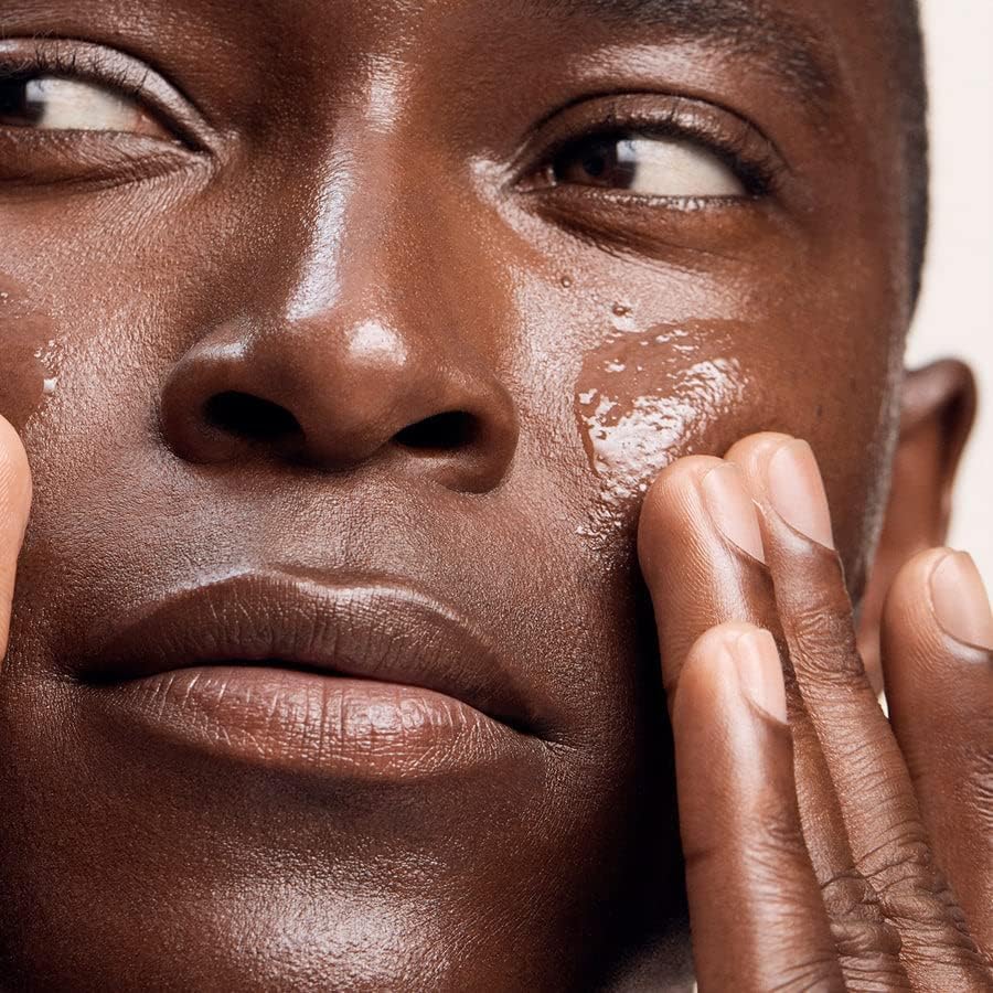 Versed Moisture Maker, application quotidienne sur le visage, relief hydraté et souple.
