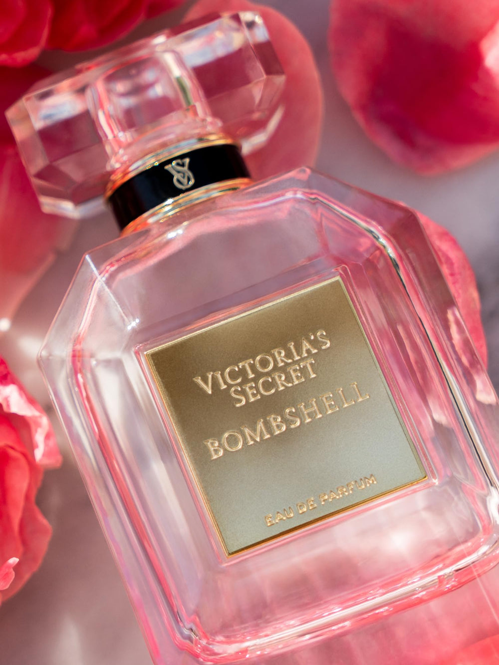 Victoria's Secret Bombshell fragrance-notes-peony conveys a lush floral character.