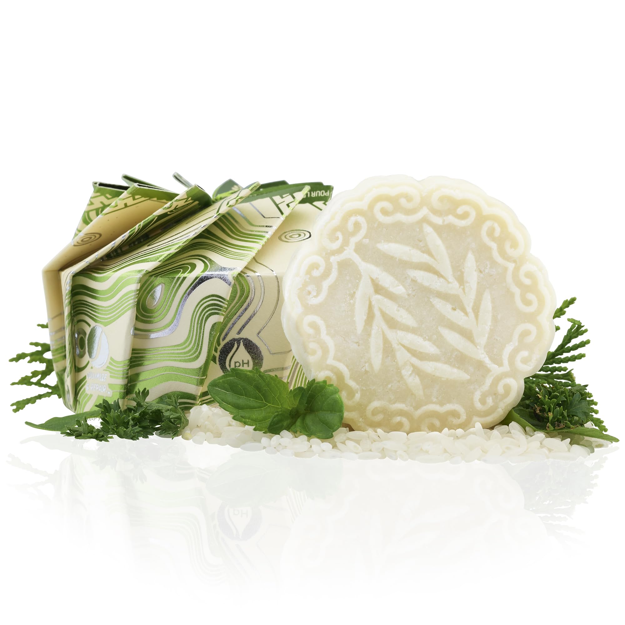 Viori Tea Tree Mint shampoo bar bottle pour for a refreshing cleanse on the go