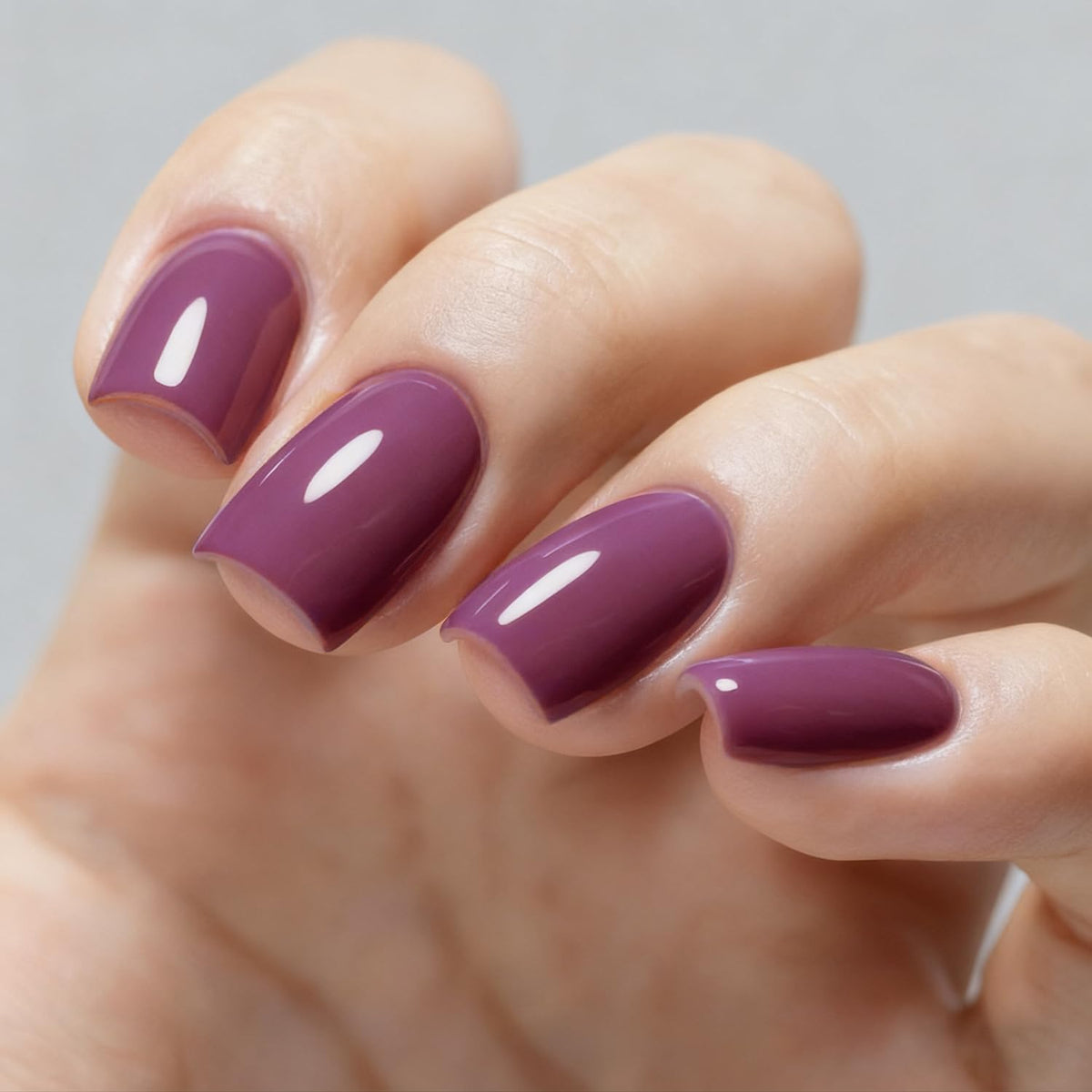 Vishine Gelpolish Dark Orchid—long-lasting shine for salon-grade nails.