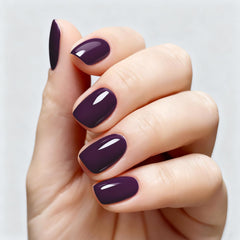 Vishine Gelpolish Purple 1417 color swatch on nails for vibrant look.