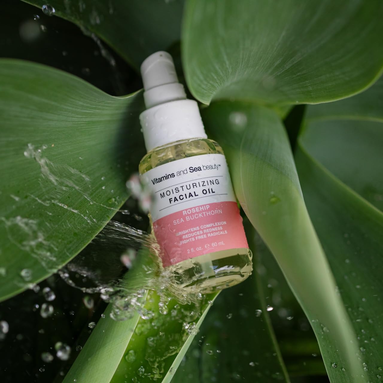 VITAMINS AND SEA BEAUTY textured-oil-drop demonstrates silky feel and hydration.