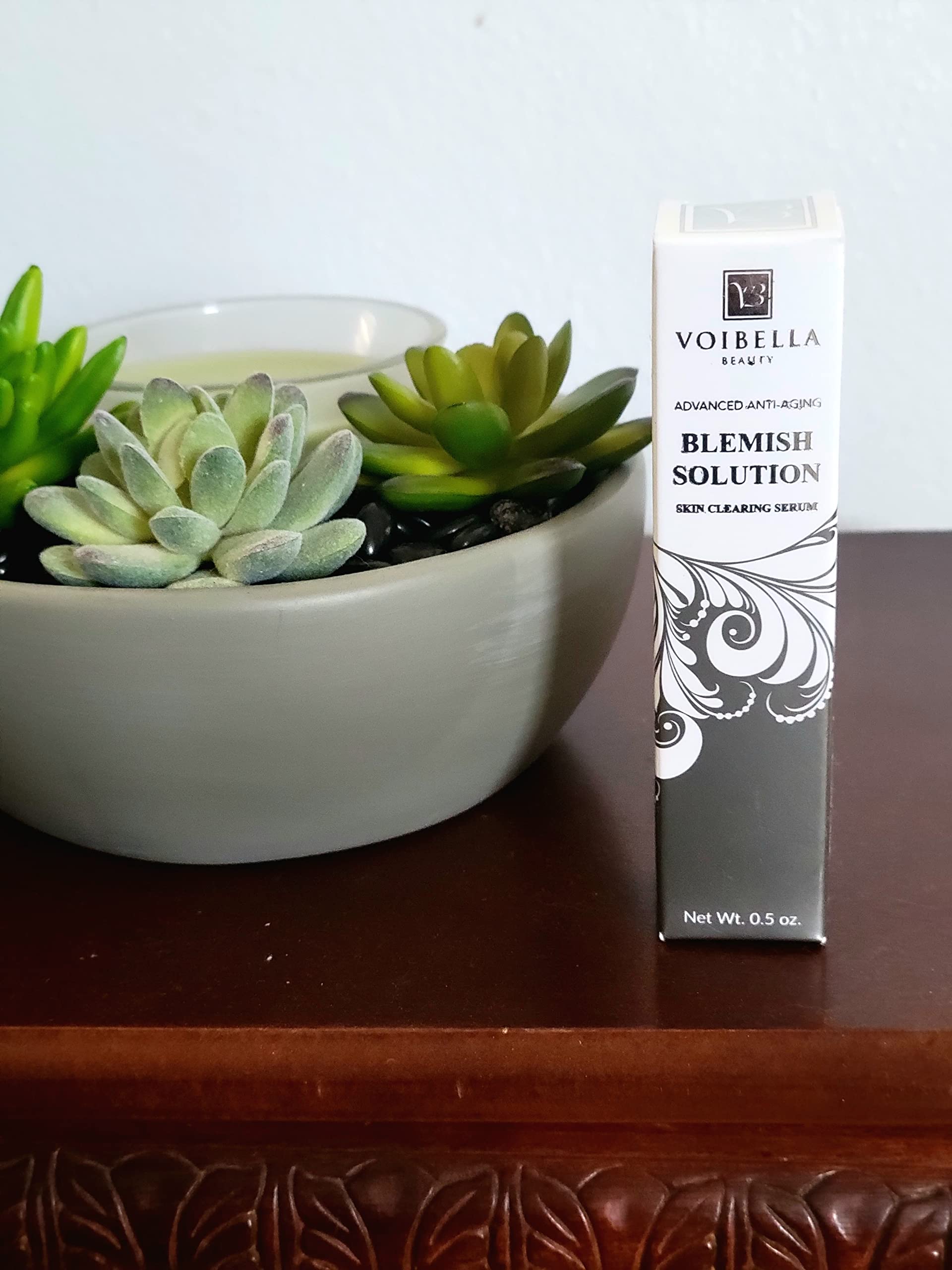 Voibella Beauty blemish spot serum ingredient visual highlights natural extracts for healthier skin.