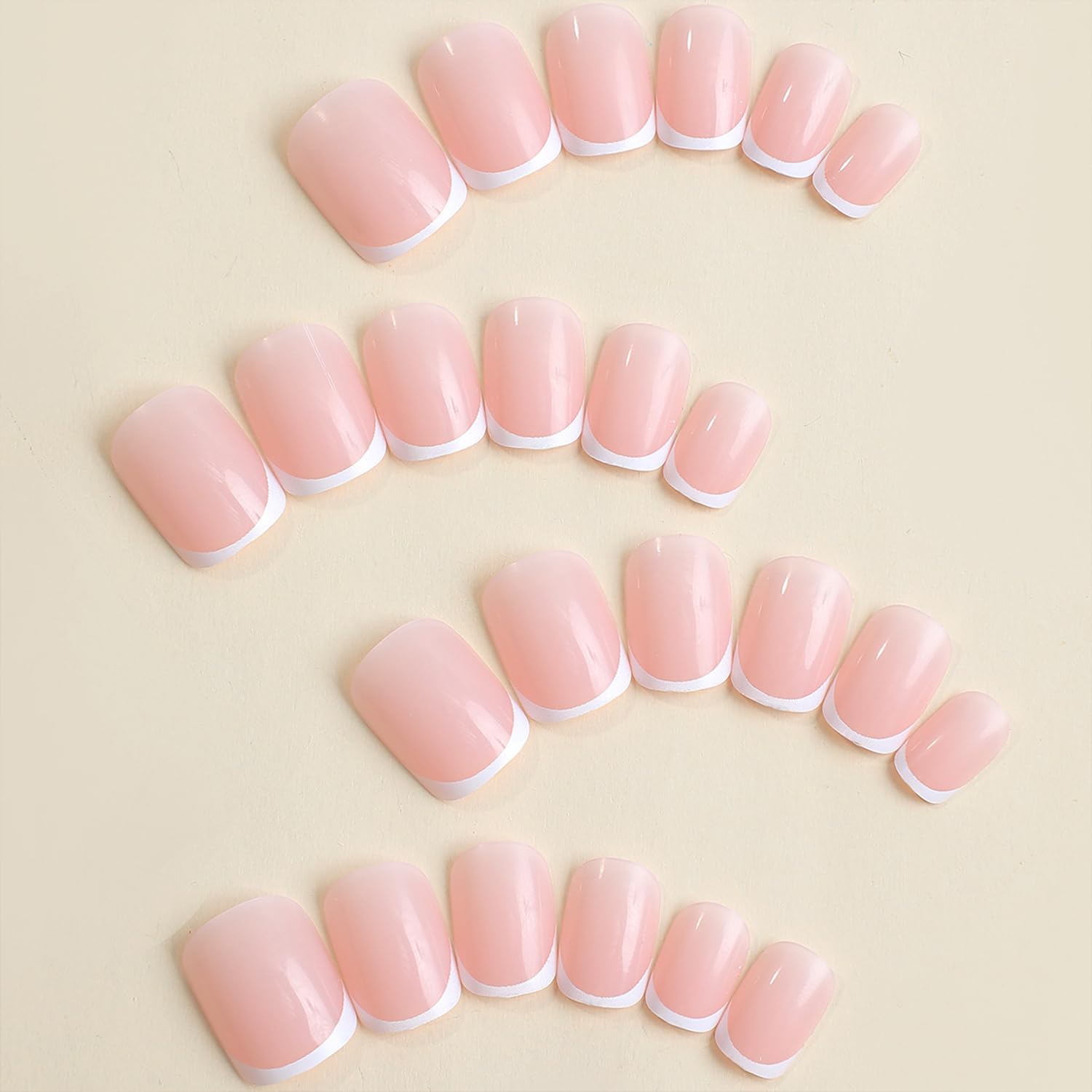 Vopintpy short square nails close-up illustrates a practical, comfortable wear.