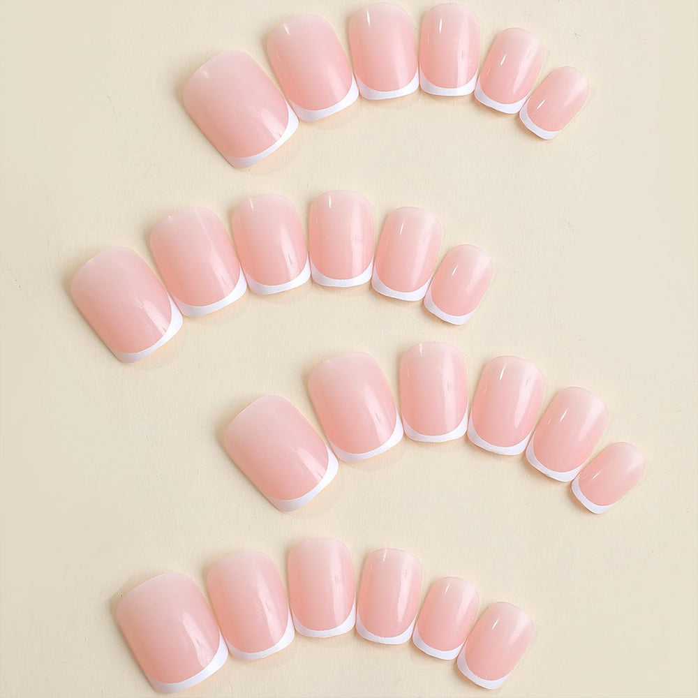 Vopintpy short square nails close-up illustrates a practical, comfortable wear.