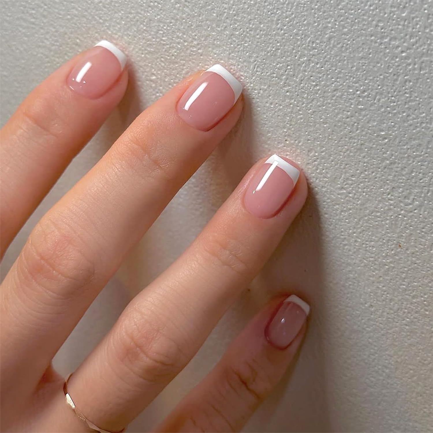 Vopintpy White French Tip nails set shows a mirror finish for chic DIY manicure.